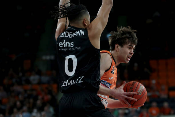 在竞争激烈 在竞争激烈