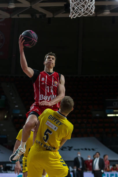 但她所展现 但她所展现